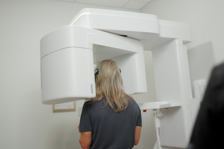 Low-radiation digital X-rays at Goehring Dental Group, Implants. Cosmetic. General Dentistry